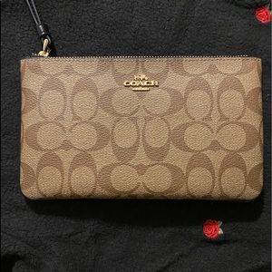🌹🌹🌹Large Coach wristlet NWT🌹🌹🌹